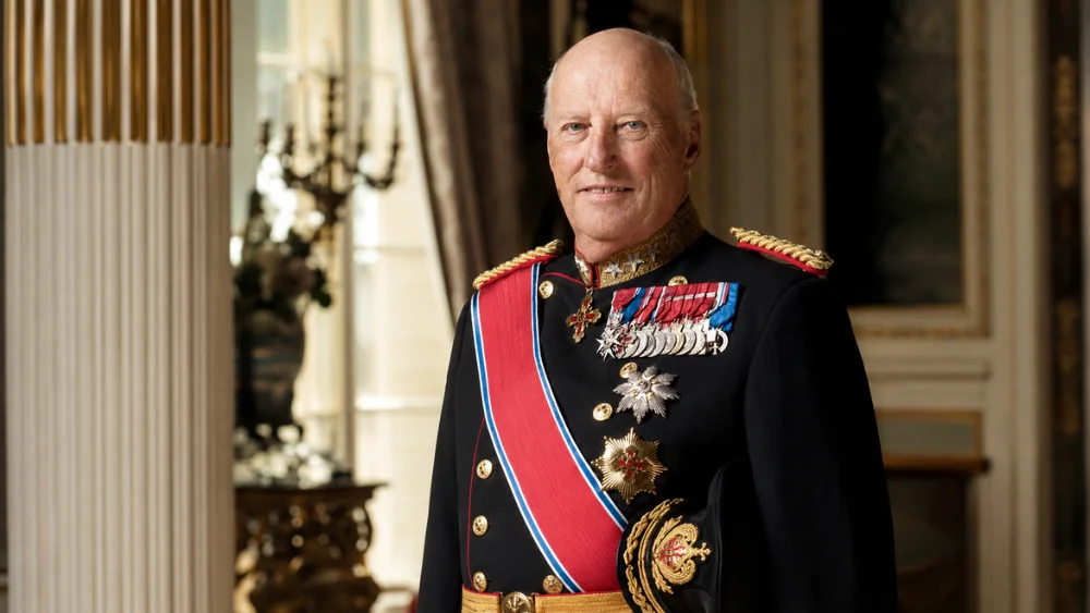 El rey Harald V de Noruega ha protagonizado una de las historias más singulares de la realeza europea moderna.