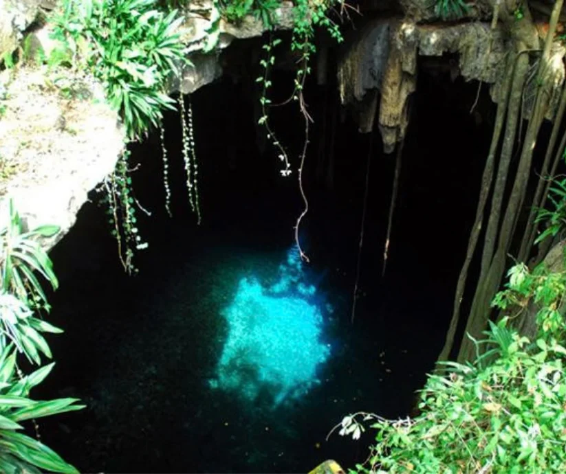 El agua cristalina puede engañar- en un cenote, la profundidad puede cambiar drásticamente a pocos metros de distancia.