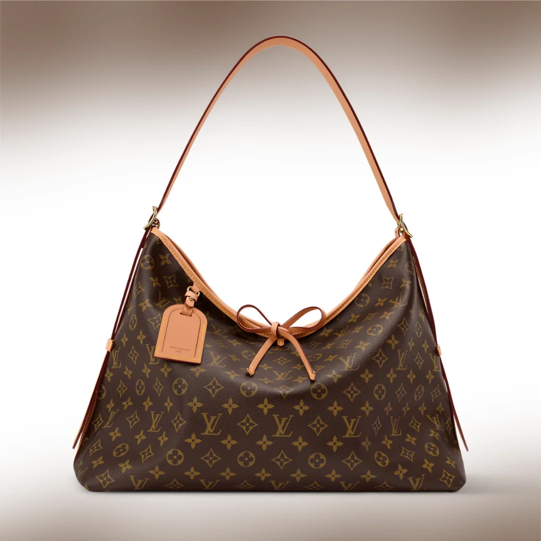 La CarryAll Travel de Louis Vuitton (M3A045) lleva la tendencia de los bolsos amplios a una versión pensada para escapadas y jornadas largas.