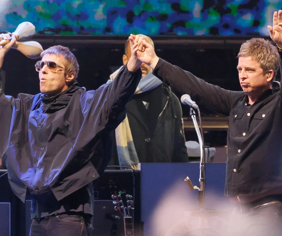 Liam tenía 36 años cuando Oasis terminó en 2009. Noel, 42. Cuando volvieron a tocar juntos en 2025 tenían 52 y 58.