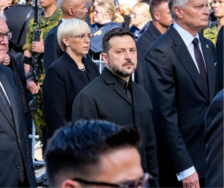 El presidente de Ucrania, Volodímir Zelenski, participa en el funeral de Estado del rey Harald V en Oslo, junto a otros jefes de Estado y dignatarios internacionales.