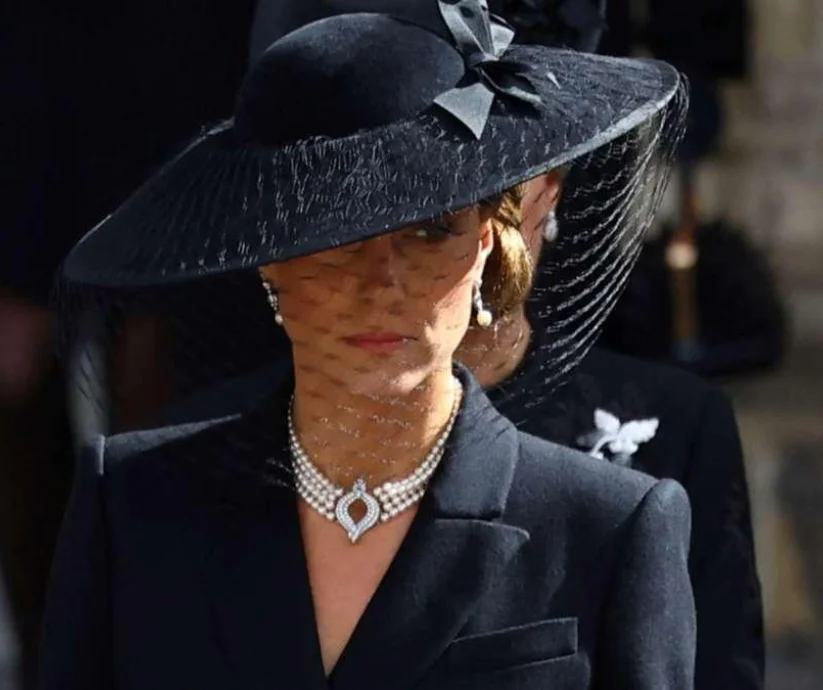 collar japonés de perlas de cuatro vueltas de Isabel II.