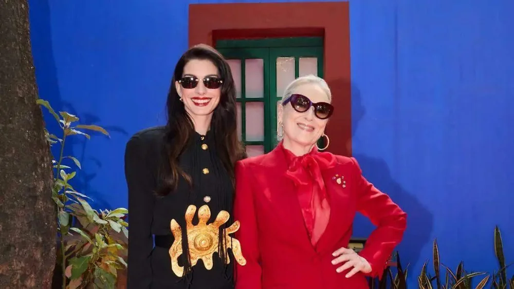 Anne Hathaway y Meryl Streep en la Casa Azul de Frida Kahlo durante rueda de prensa en México