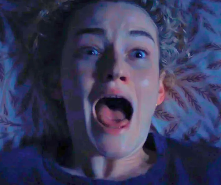 Julia Garner como Justine Gandy