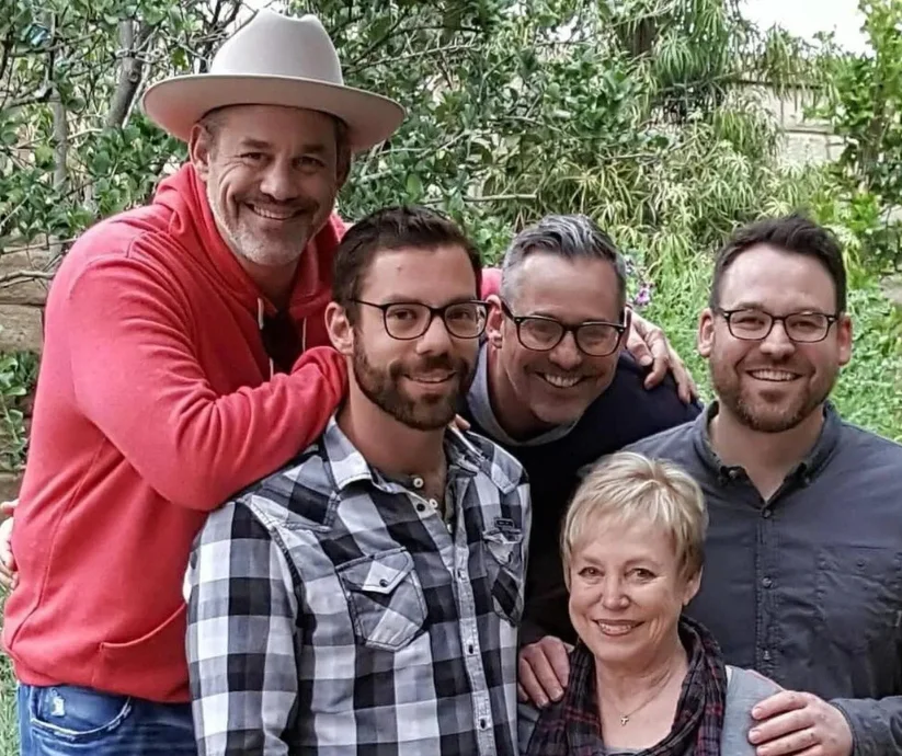  Nicholas Brendon  junto a su familia