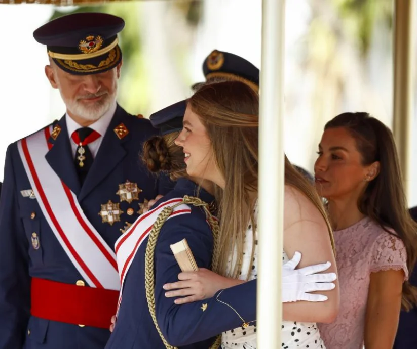Los reyes Felipe VI y Letizia y la infanta Sofía acompañaron a Leonor en la ceremonia.