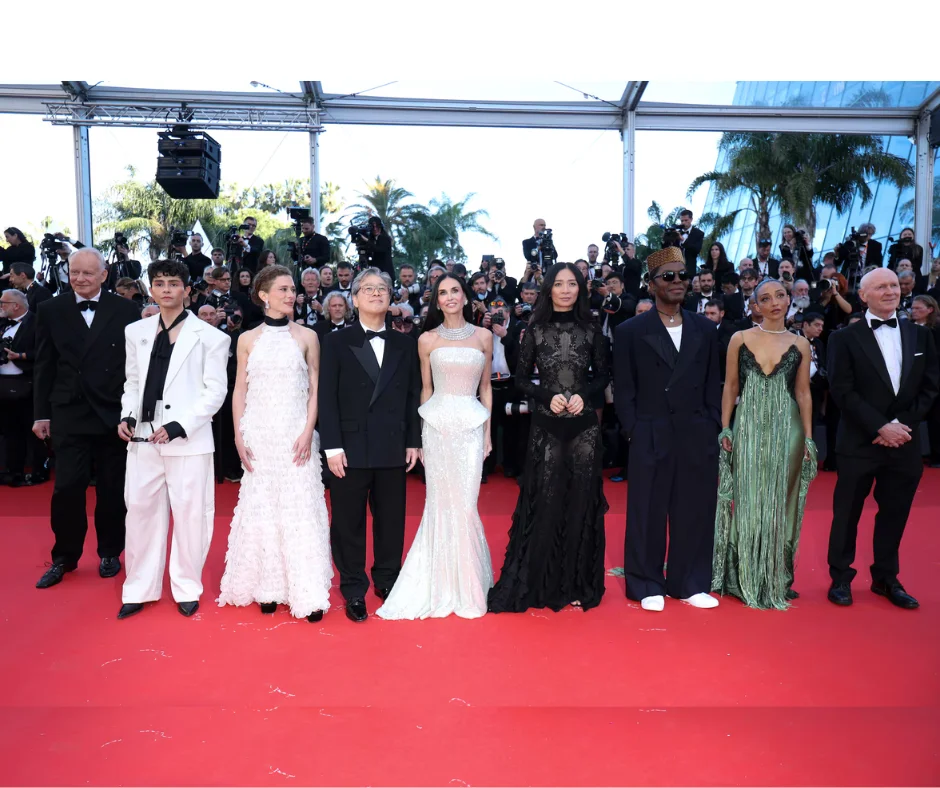 Los miembros del jurado en esta 79 edición. Desde la izquierda, Stellan Skarsgård, Diego Céspedes, Laura Wandel, Park Chan-wook (presidente del jurado), Demi Moore, Chloé Zhao, Isaach de Bankolé, Ruth Negga y Paul Laverty.