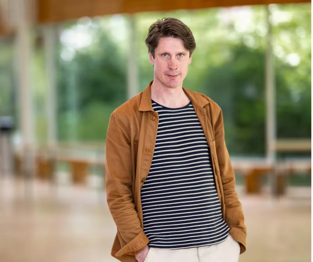 El sociólogo Carl Cederström, profesor de la Stockholm Business School y coautor de El síndrome del bienestar.