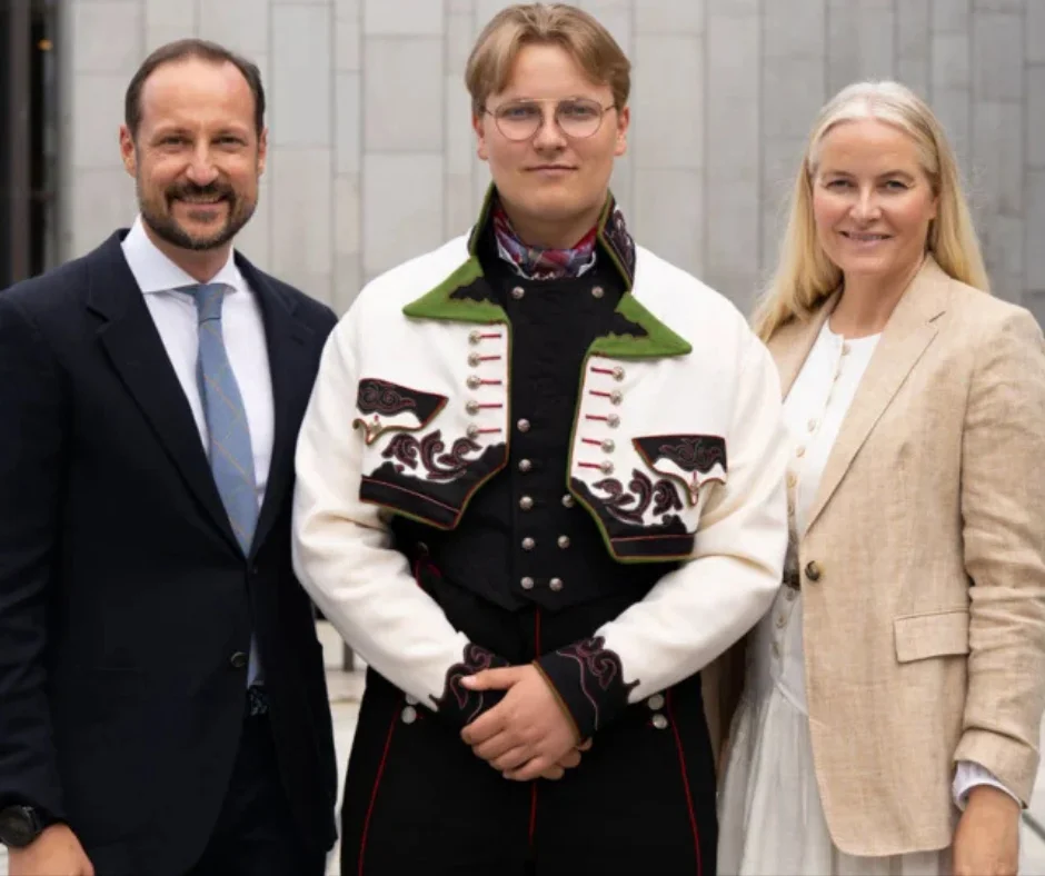 Sverre Magnus, ha podido tener una vida más normal que su hermana.