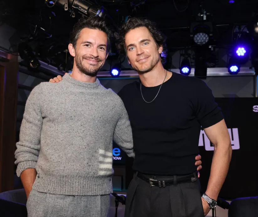 Jonathan Bailey y Matt Bomer