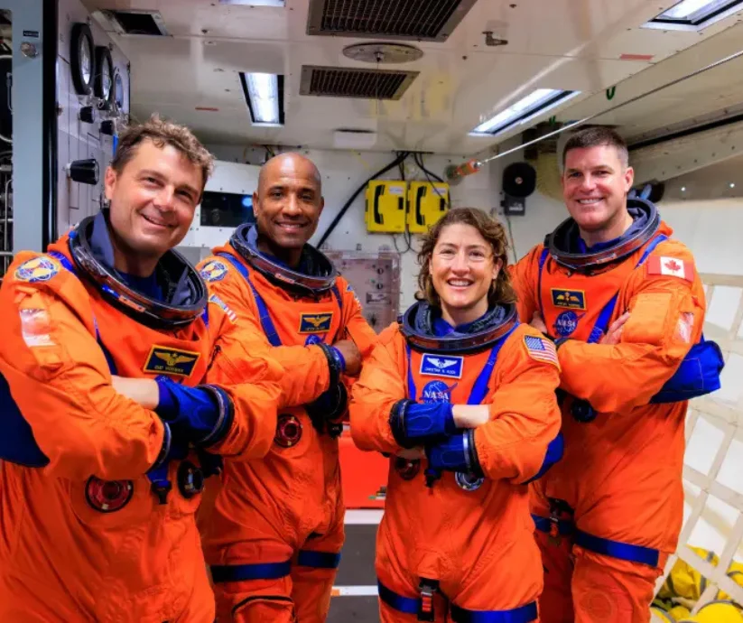 Quiénes son los astronautas que viajarán a la órbita lunar