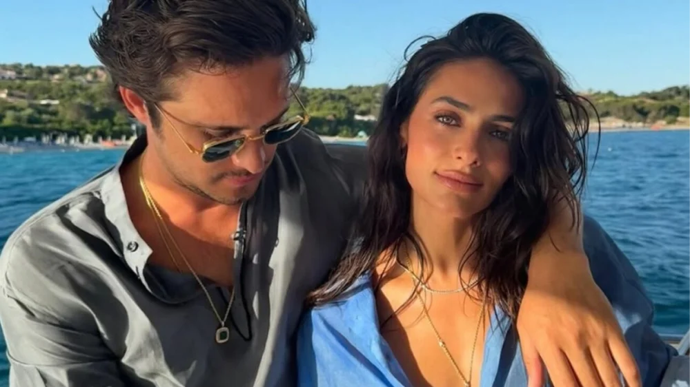Diego Boneta y Renata Notni durante evento público antes de su ruptura
