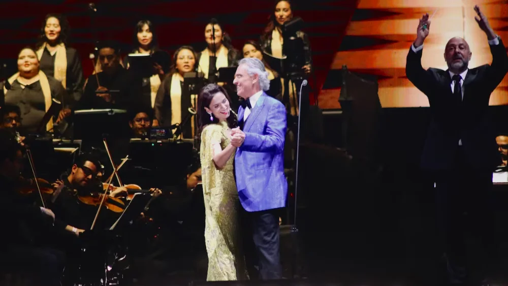 Andrea Bocelli durante concierto en el Zócalo de la Ciudad de México
