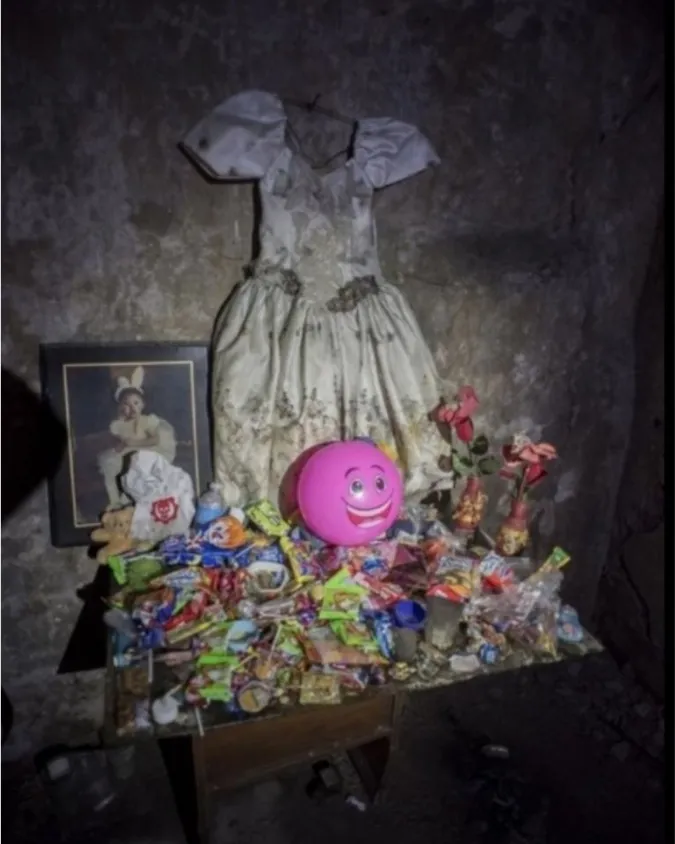 niña de la posada del sol