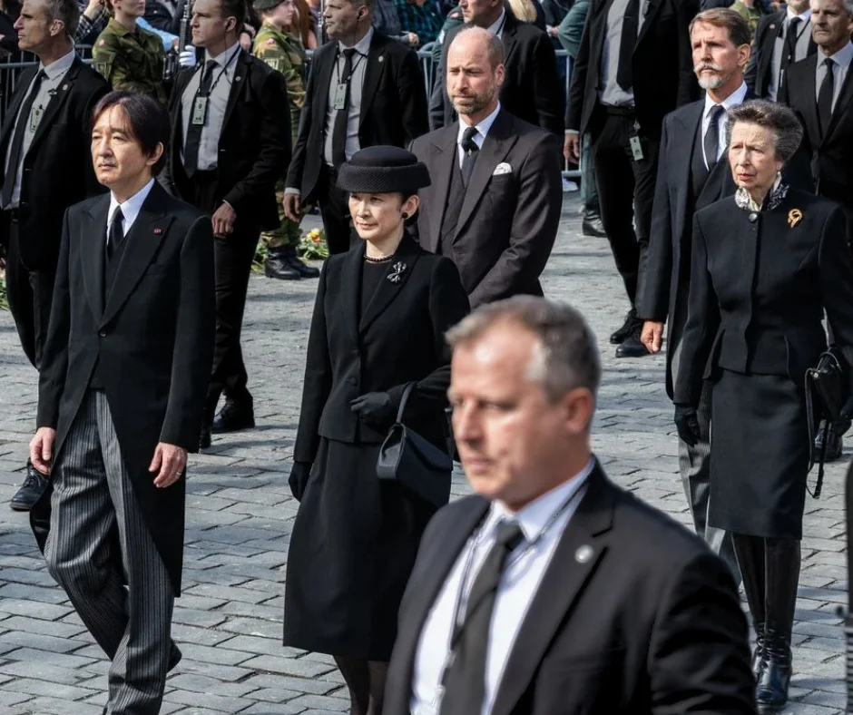 Integrantes de las casas reales británica y japonesa participan en el cortejo fúnebre de Harald V en Oslo, durante una jornada que reunió a la realeza internacional para despedir al monarca noruego.