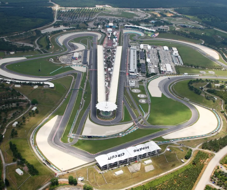 El trazado de Sepang mide 5,543 kilómetros y la carrera está prevista a 56 vueltas.