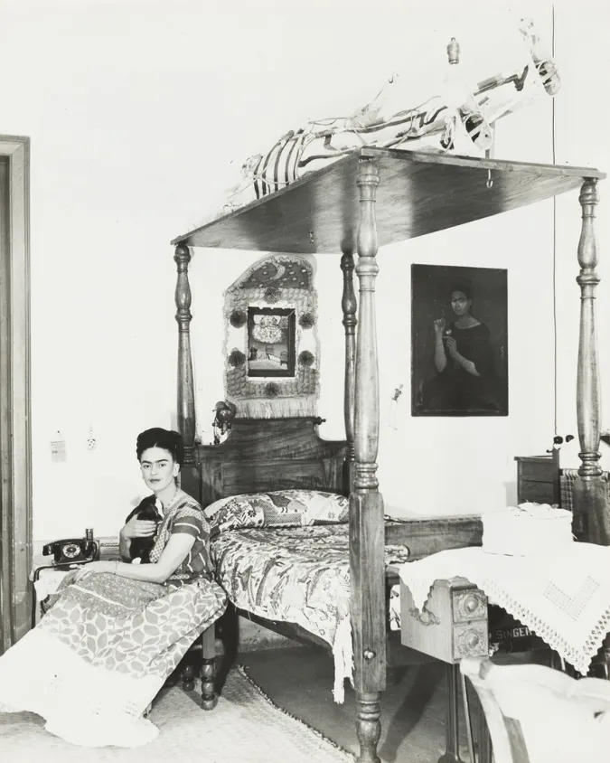 frida kahlo y su cama