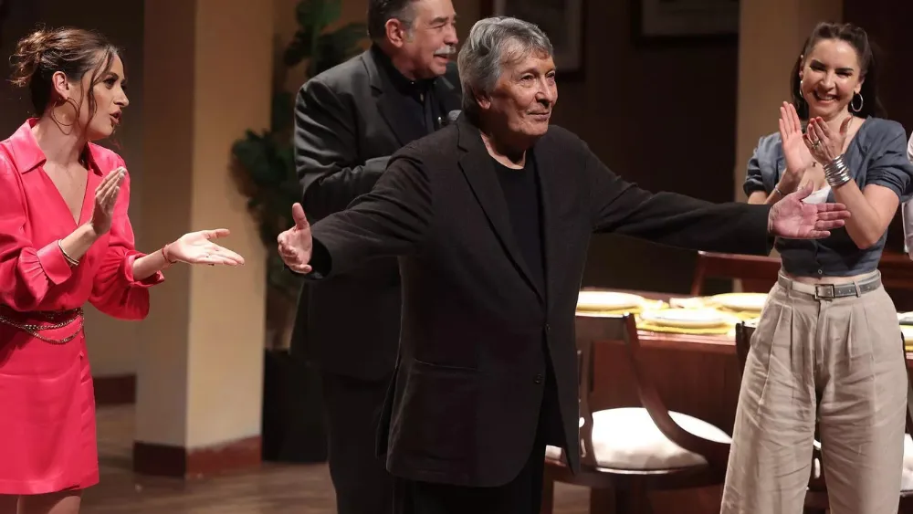 retiro de los escenarios de Juan Ferrara