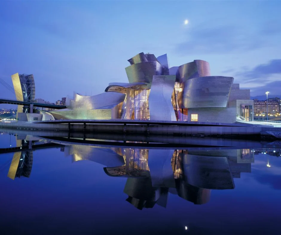 el Museo Guggenheim Bilbao abrió sus puertas en 1997.