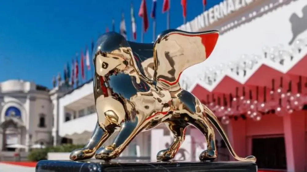 estatuilla de festival de venecia