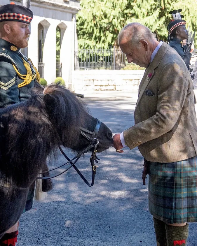 Rey Carlos III inaugurando la temporada de vacaciones de verano 2026 desde Balmoral.