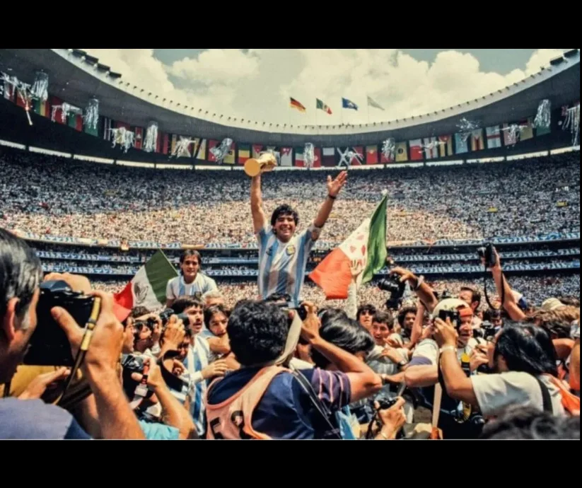Diego Armando Maradona levantó la Copa del Mundo de 1986 en el Estadio Azteca.