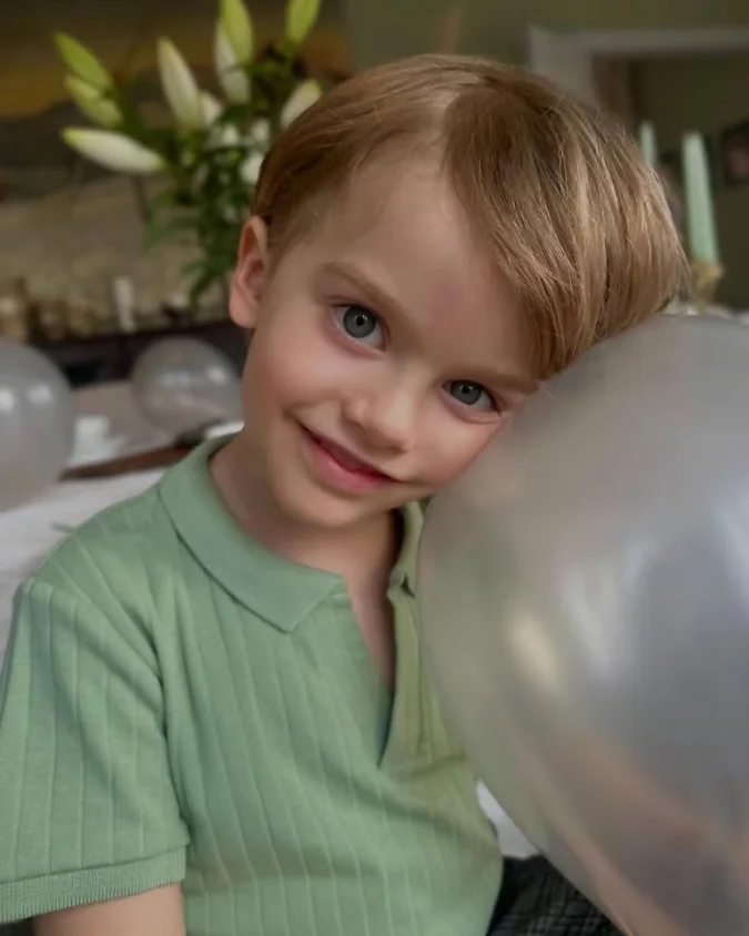 Príncipe Julián de Suecia en retrato oficial por su quinto cumpleaños