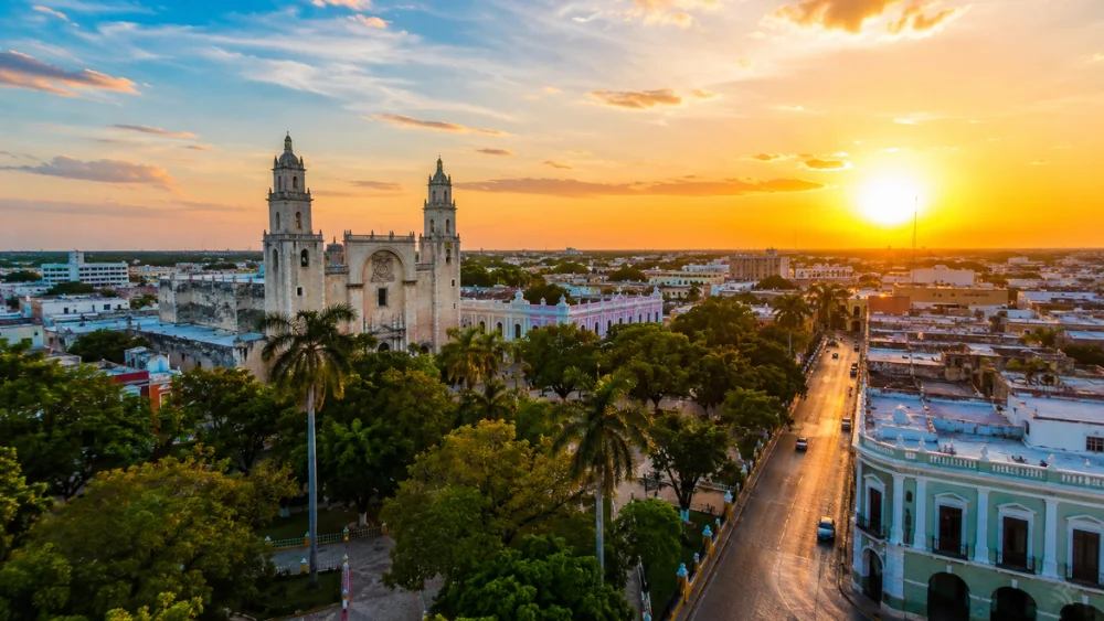 Vivir en Mérida en 2026- entre el calor extremo, la seguridad y el crecimiento acelerado.