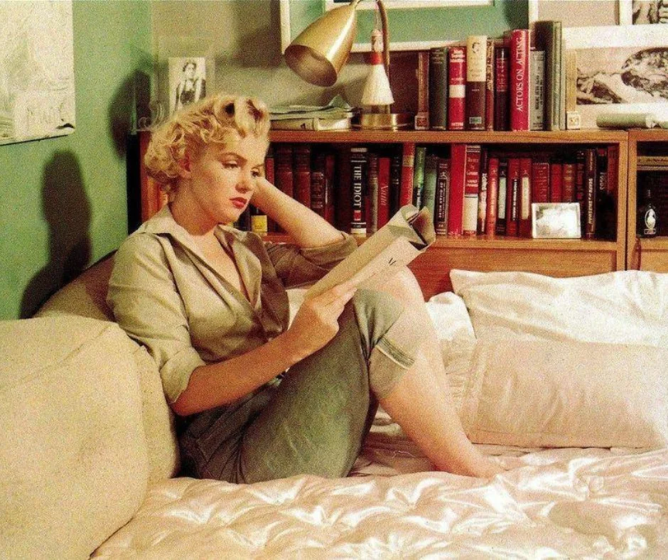 Marilyn leía literatura, estudiaba actuación con enorme disciplina y admiraba a intelectuales, escritores y artistas.