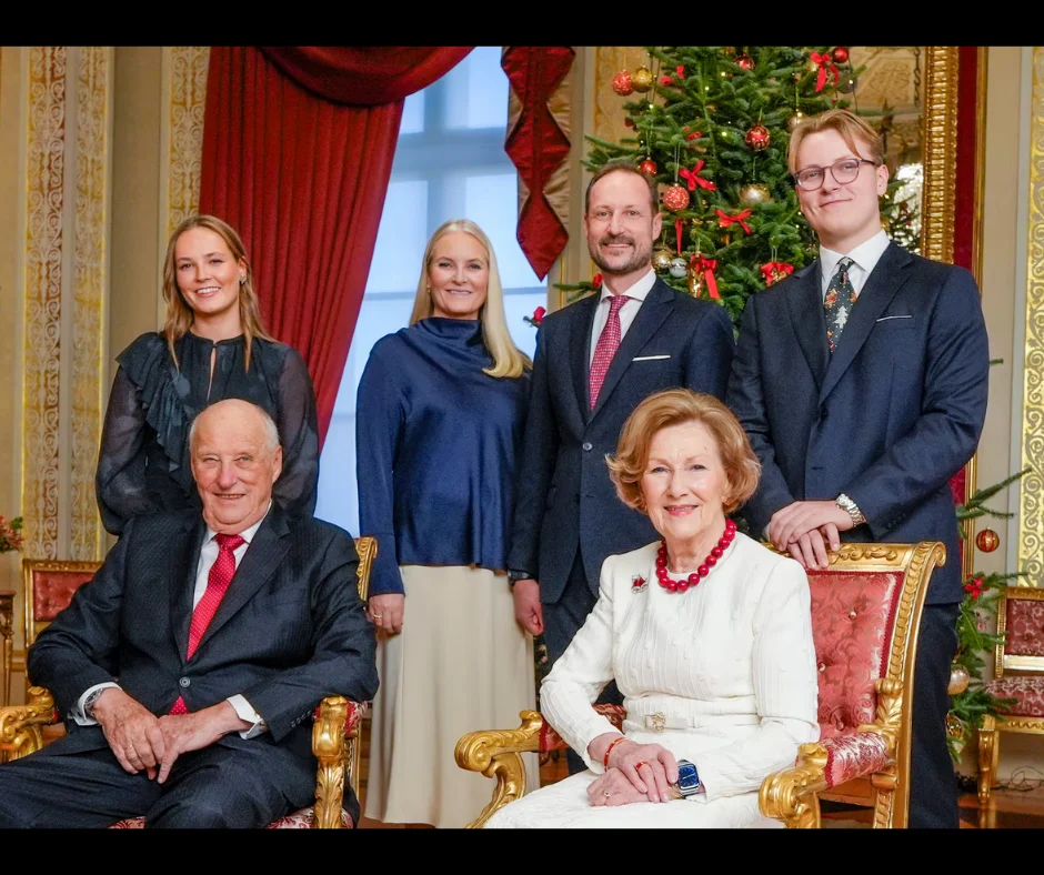 Los reyes Harald V y Sonja junto al príncipe heredero Haakon, Mette-Marit y sus hijos, la princesa Ingrid Alexandra y el príncipe Sverre Magnus.