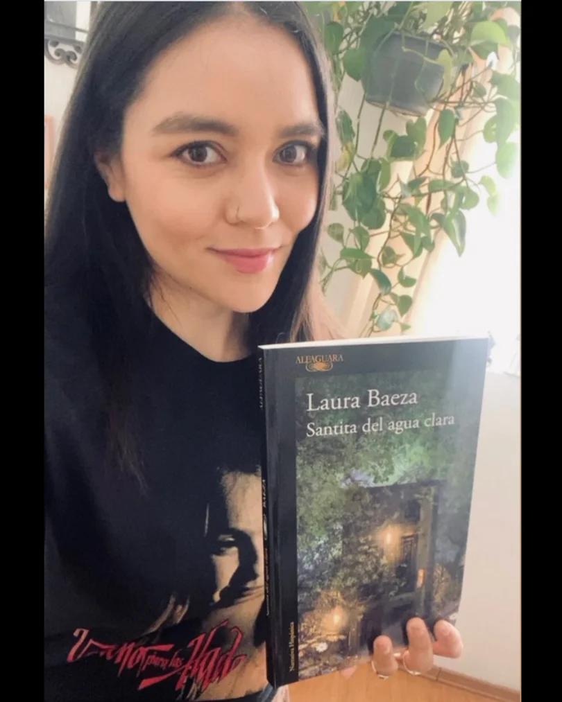 Laura Baeza presenta su novela Santita del agua clara.