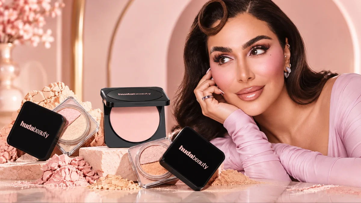 Los polvos Easy Bake de Huda Beauty se han convertido en una de las líneas más reconocibles de la marca.