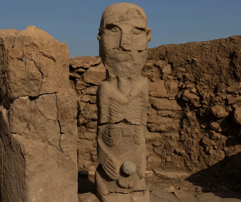 columna tallada hombre turquia