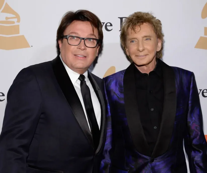 Barry Manilow y esposo