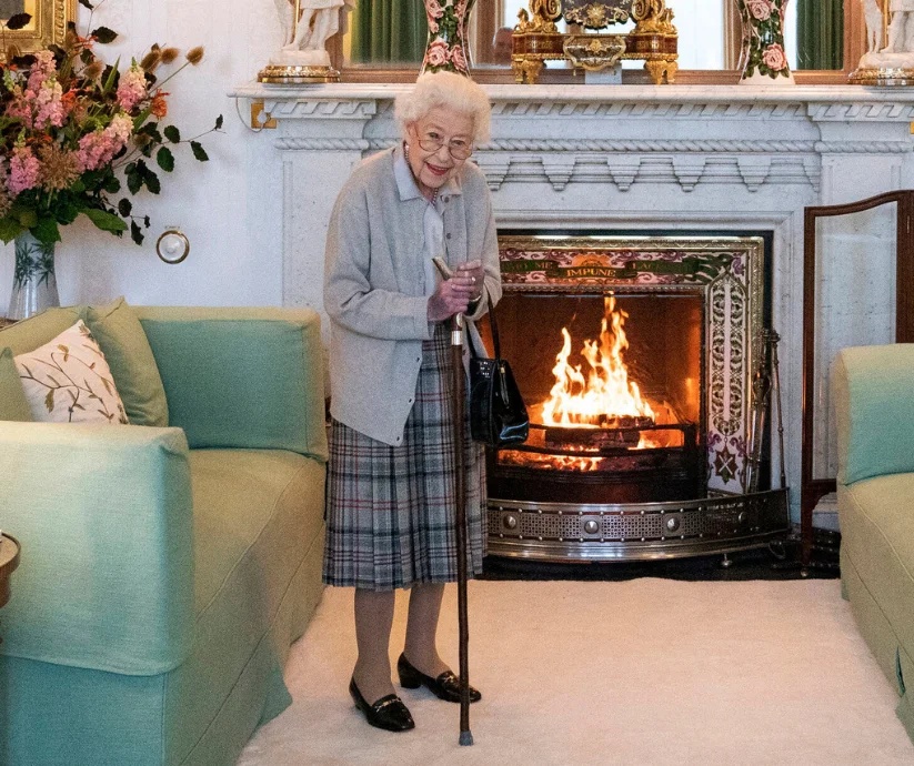 La reina Isabel II en su despedida del mundo desde Balmoral.