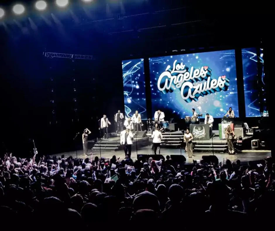 Los ángeles azules, esperan encender al público en la inauguración.