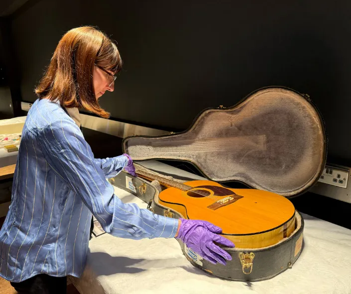 david bowie guitarra