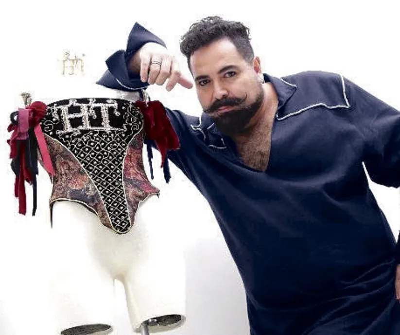 hector terrones corset