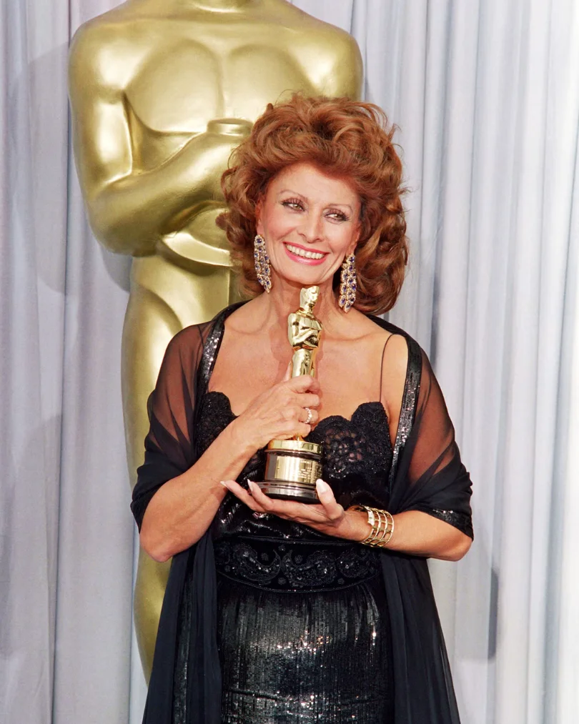 En 1991, Hollywood volvió a rendirse ante Sophia Loren- recibió un Oscar honorífico que reconoció no una película, sino toda una carrera que ya pertenecía a la historia del cine.