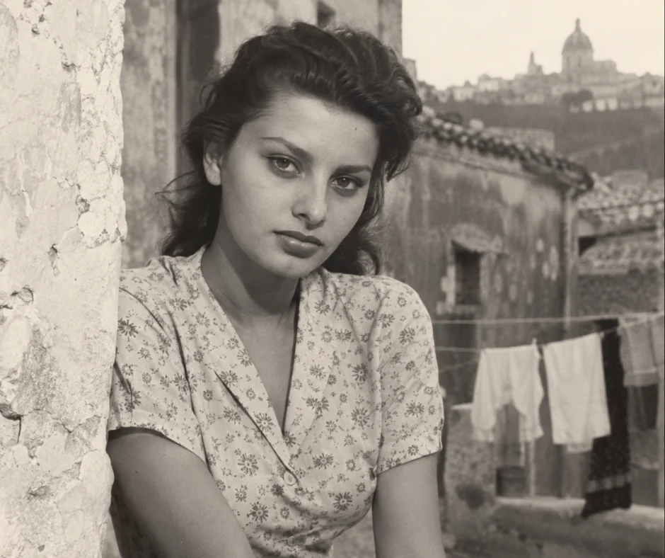 Antes de convertirse en Sophia Loren, Sofia Villani Scicolone creció entre las dificultades de la Italia de la posguerra.