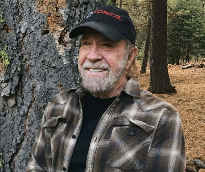 Chuck Norris muere e hombre, nace la leyenda