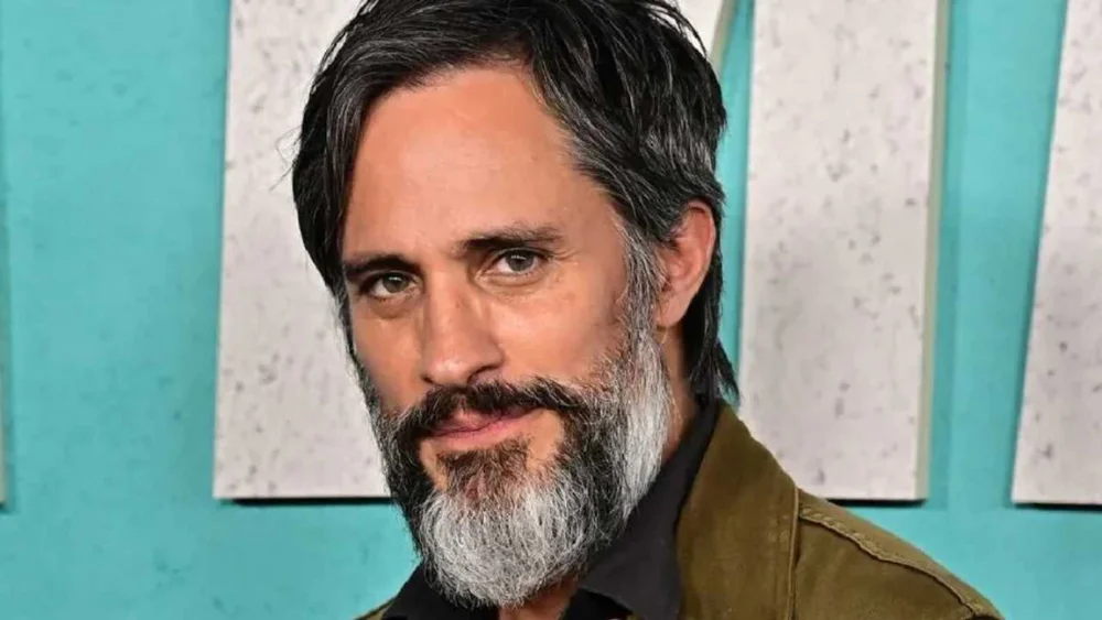 Gael García Bernal enfrenta a fan en restaurante por grabarlo sin permiso