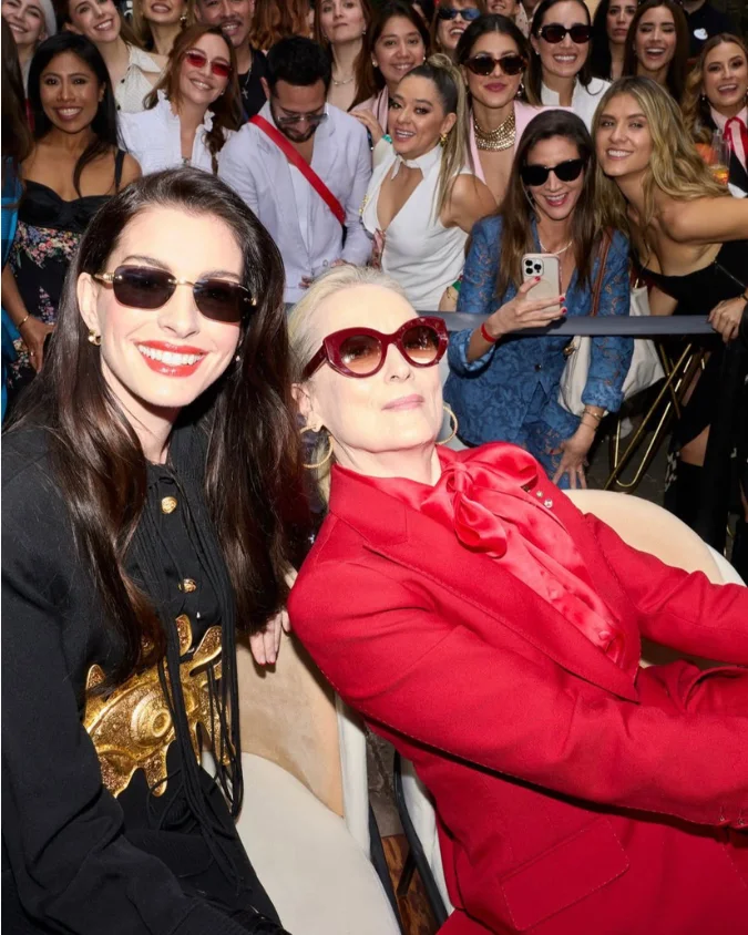 Anne Hathaway y Meryl Streep con fans mexicanos
