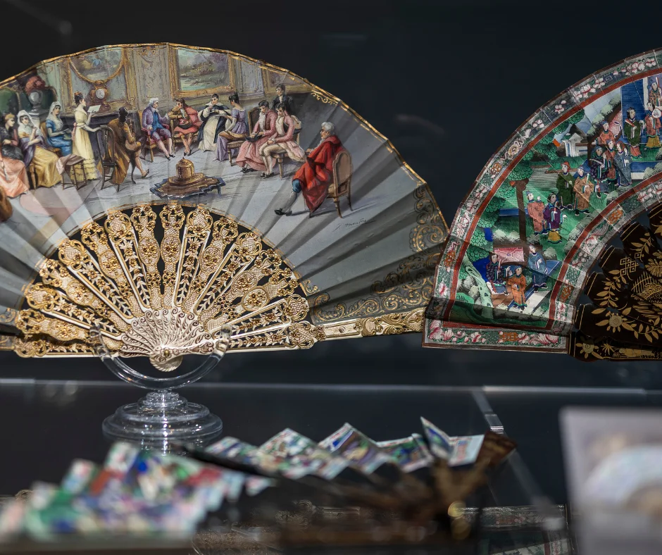 La historia del abanico atraviesa culturas, materiales y códigos sociales.