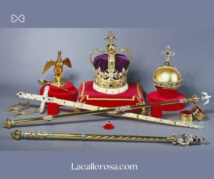 Joyas de la Corona británica reunidas- la corona de San Eduardo, el orbe y los cetros.