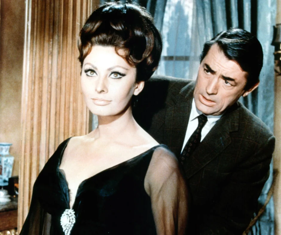 Sophia Loren durante una de las producciones que consolidaron su etapa internacional, cuando Hollywood ya había descubierto que aquello que alguna vez quiso cambiar era precisamente lo que la hacía imposible de confundir.