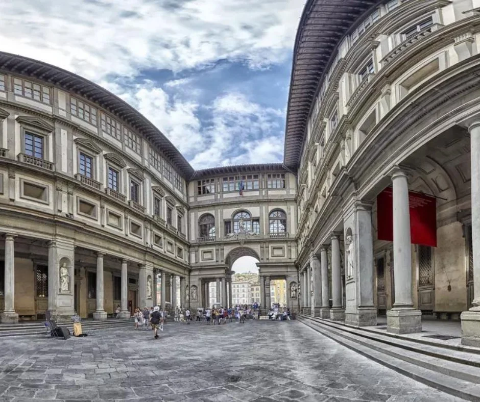 Florencia respira arte prácticamente en cada calle con la Galería Uffizi.
