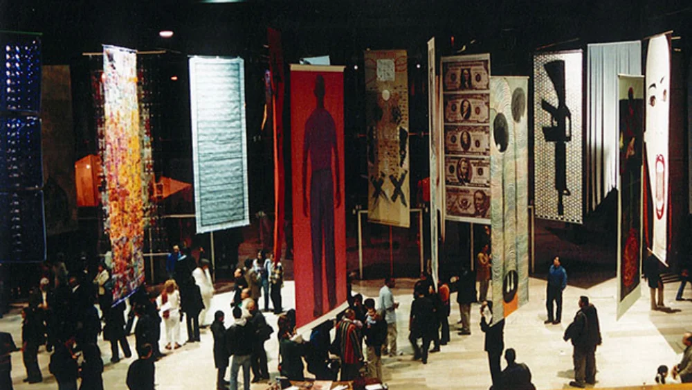 Bienal Internacional de Estandartes en el Museo Universitario del Chopo con obras suspendidas