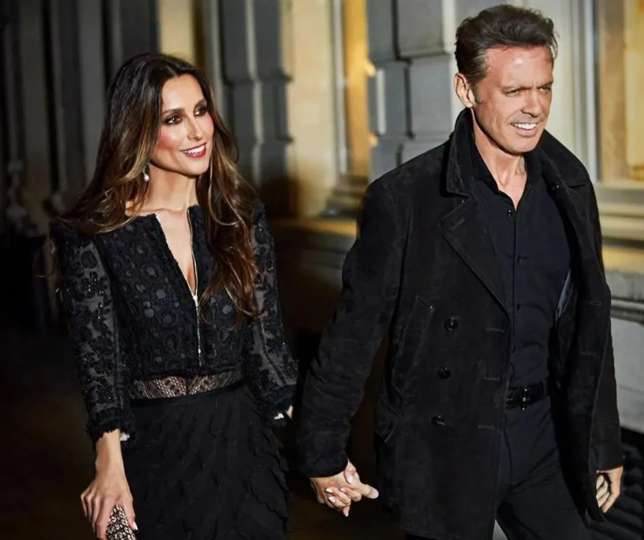Lo que se sabe es que Paloma Cuevas se encuentra acompañando a Luis Miguel en el hospital.