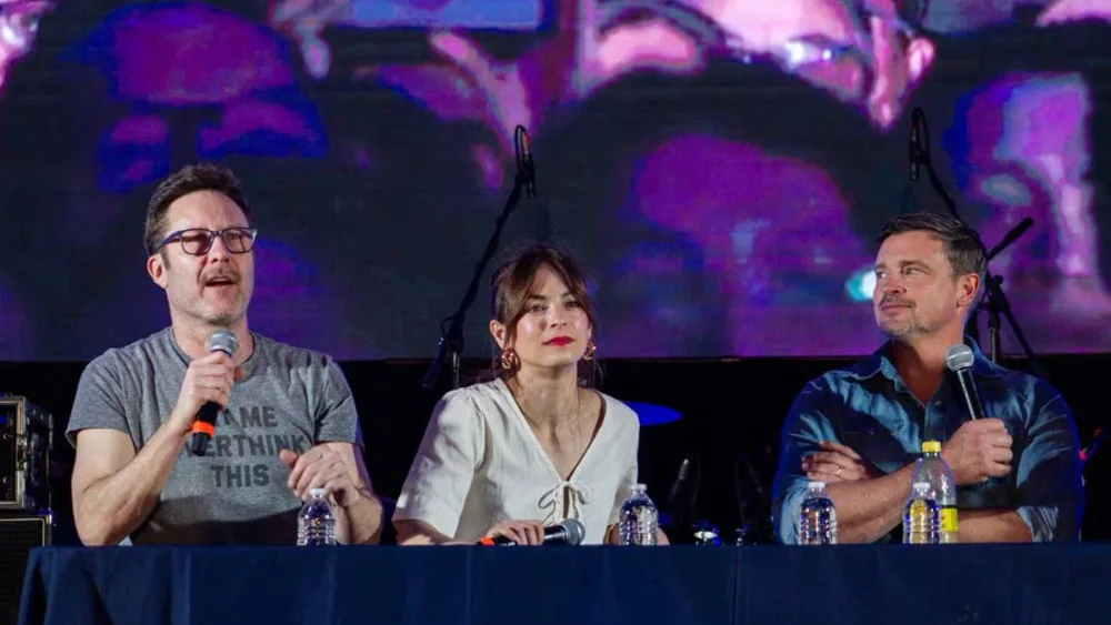 Elenco de Smallville desata nostalgia en La Mole ante miles de fans